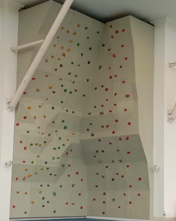 Pembangunan Wall Climbing Indoor Tipe Lead di Daerah Permata Hijau jakarta Selatan